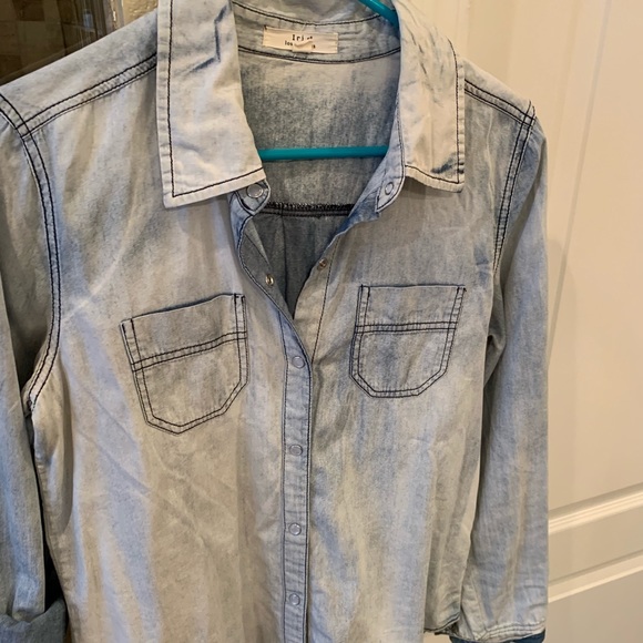 Tops - Iris denim wash chambray button up